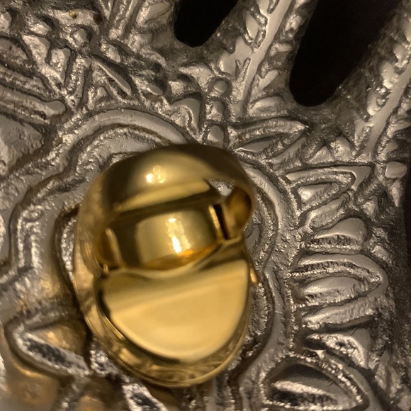 Vintage Avon Cameo Gold Poison Locket Adjustable sized ring - Picture 9 of 12